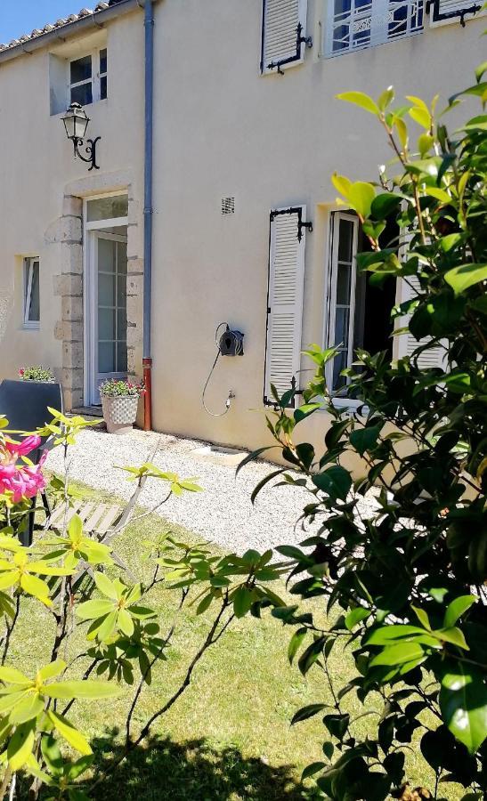 Le Gite Du Fou Logement 8 Pers 13Mn Puy Du Fou Saint-Amand-sur-Sevre Exterior foto